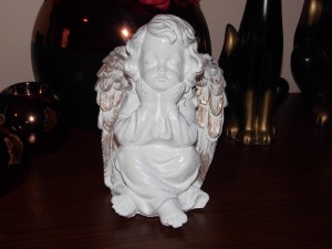 FIGURKA ANIOŁ ŚPIĄCY 20 CM AG15