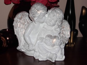 FIGURKA ANIOŁ PARKA 21 CM AG23