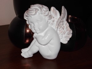 FIGURKA ANIOŁ ZAWIESZKA  15 CM BIAŁY