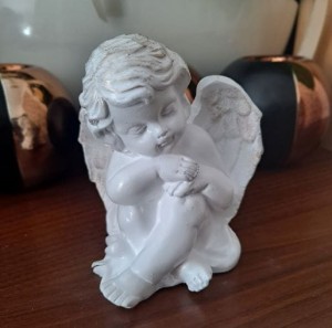 FIGURKA ANIOŁ  ŚPIĄCY 11 CM AG54